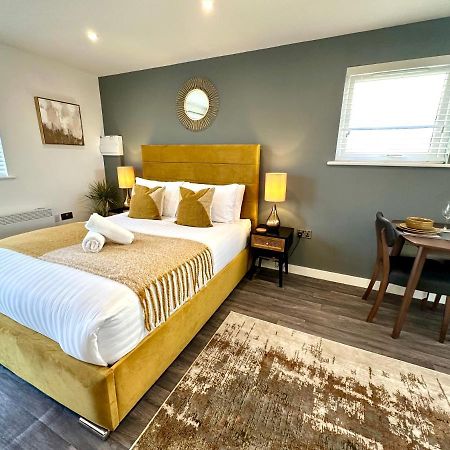 A Cozy Hideaway With Balcony - Close To Beach Bournemouth Exterior foto